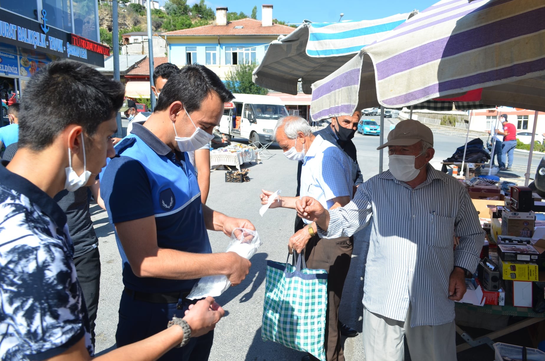 Bünyan Belediyesi maske dağıtımını sürdürüyor