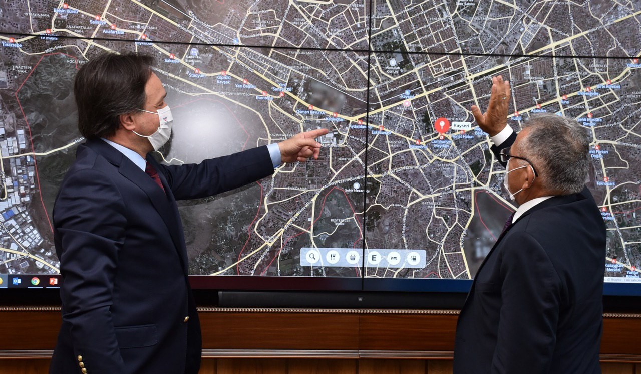 Başkan Büyükkılıç karayolları ve TCDD Genel Müdürleri ile Kayseri projelerini masaya yatırdı