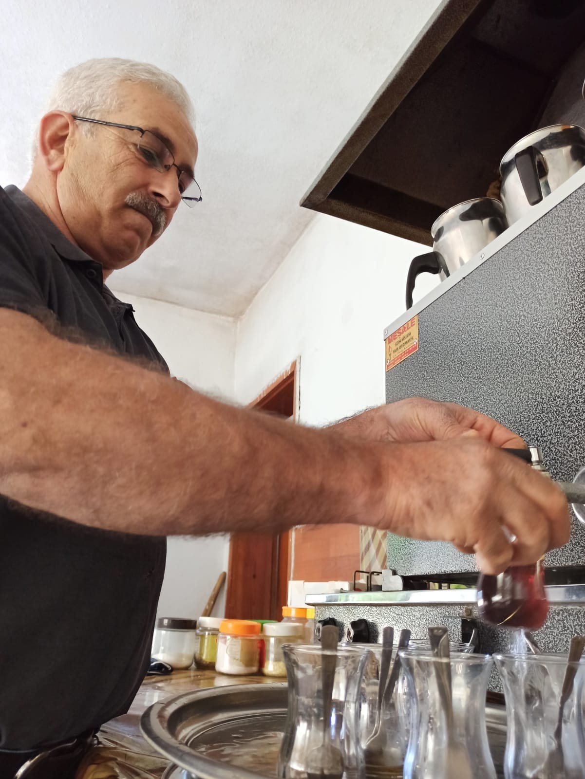 Çayla demlenen bir ömür