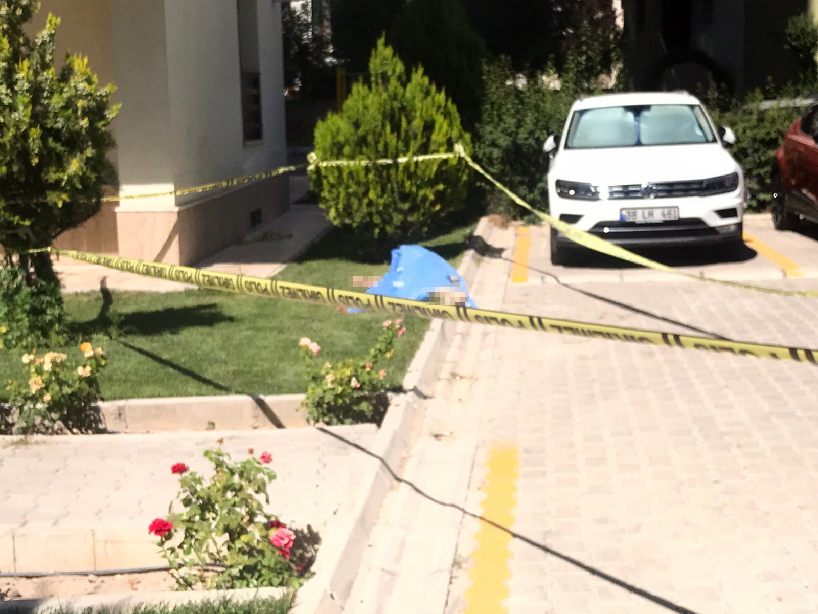 13. kattan düşen genç hayatını kaybetti