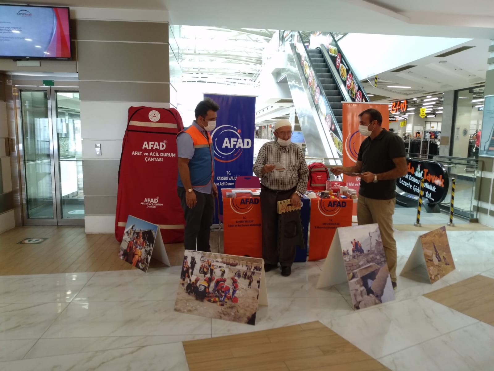 AFAD, depremde vatandaşlara hayatta kalma yollarını anlattı