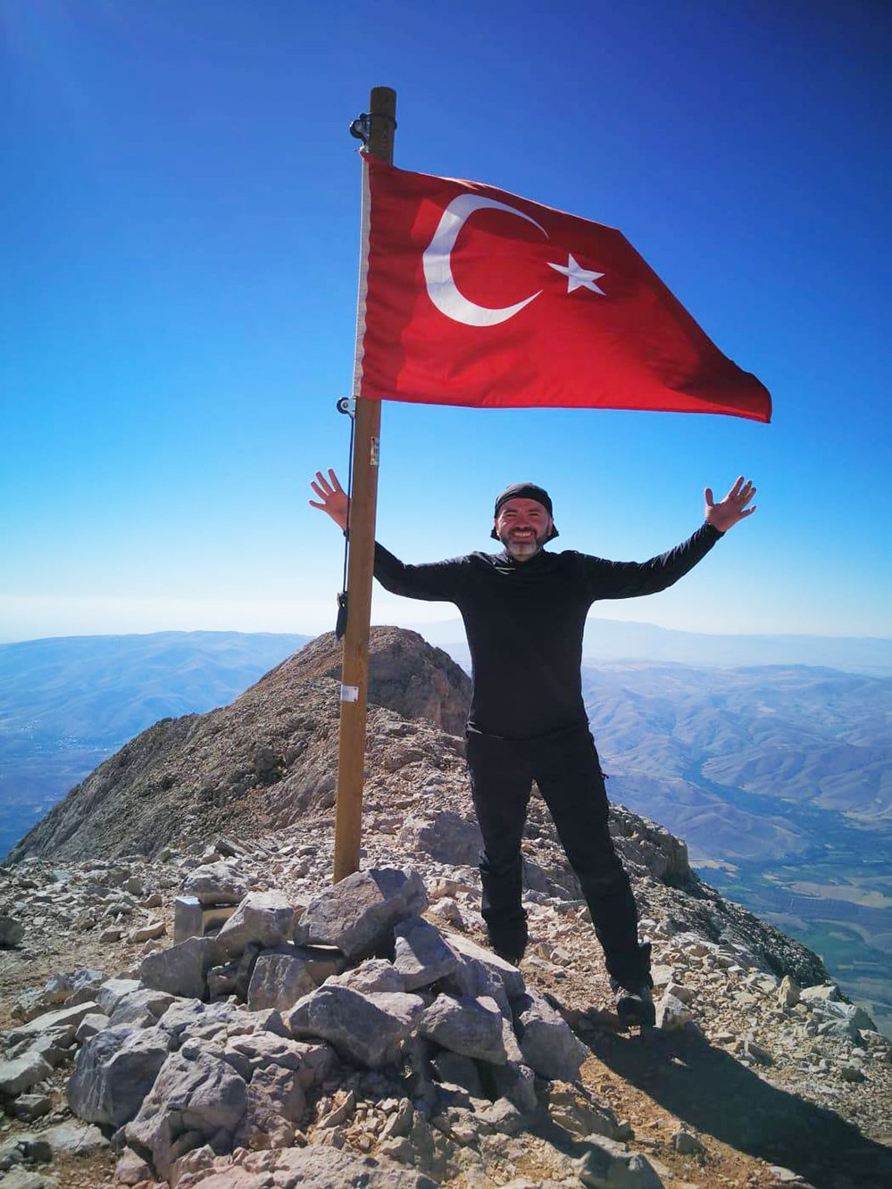 Kayserili dağcılar, deprem şehitlerini andı