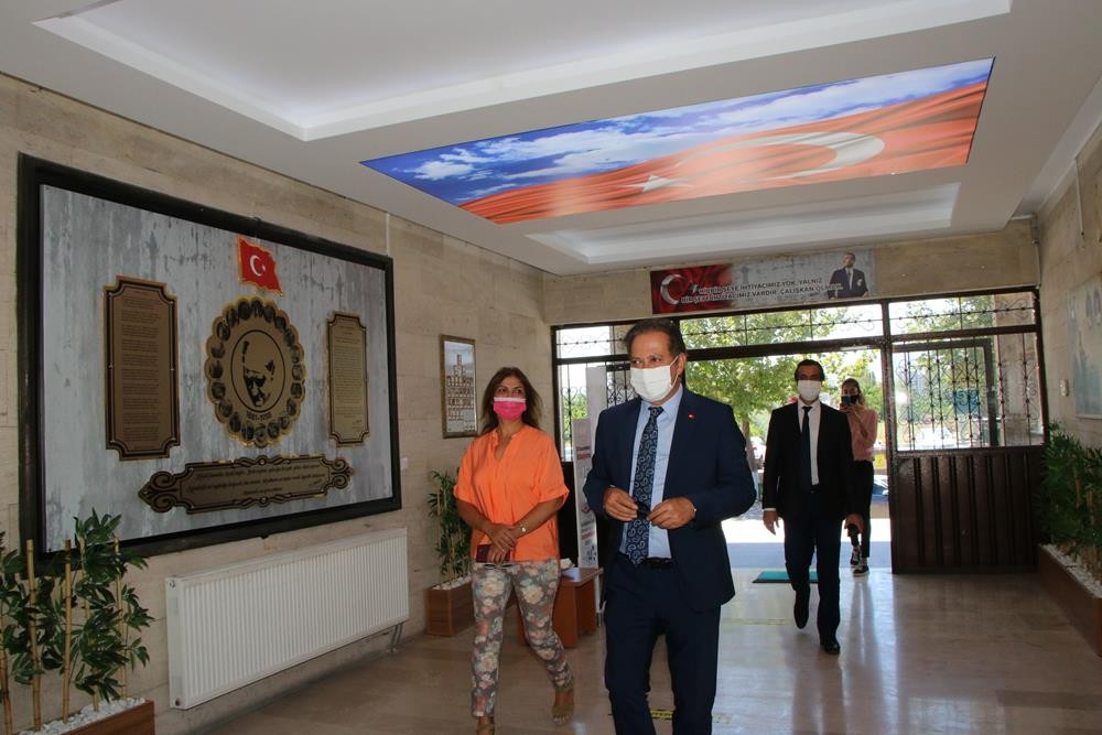 Öğretmenler uzun aradan sonra okullarına kavuştu