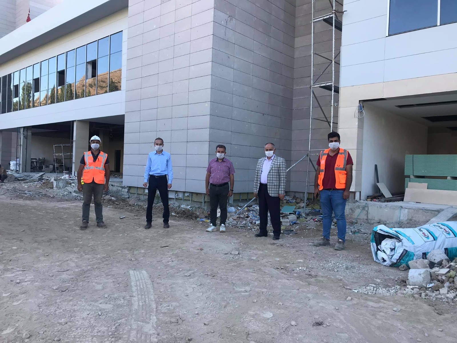 Yahyalı’da hastane inşaatına duygulandıran yardım