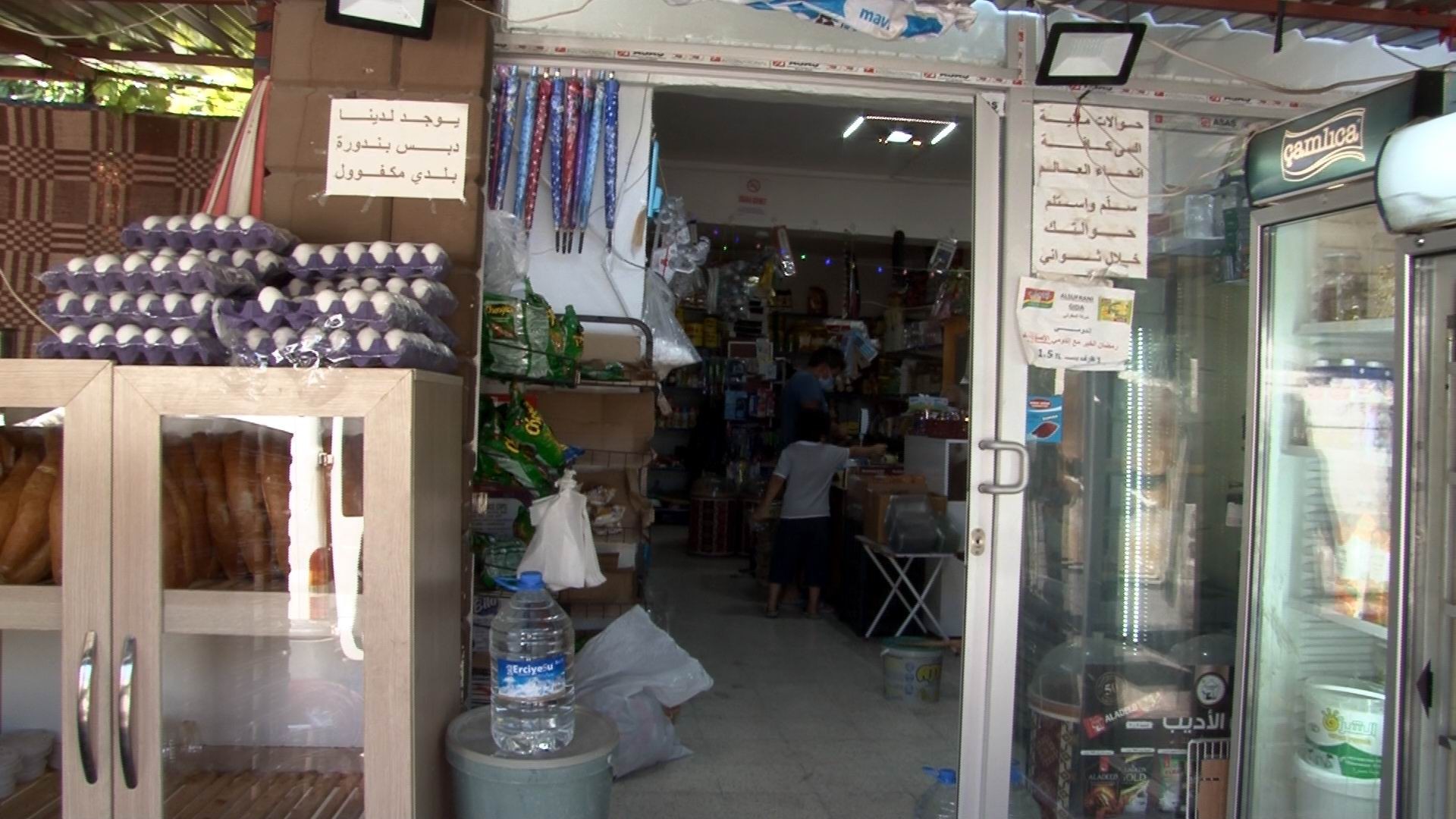 Eldivenli hırsızlar 6 bin TL parayı poşete koyarak kayıplara karıştı