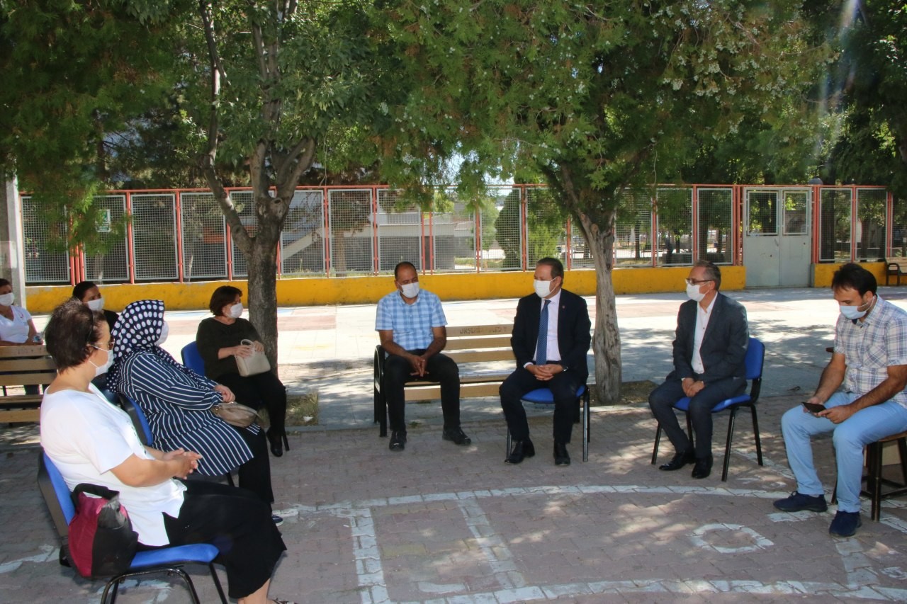 İl Milli Eğitim Müdürü Ekinci, seminerdeki öğretmenlerle buluştu