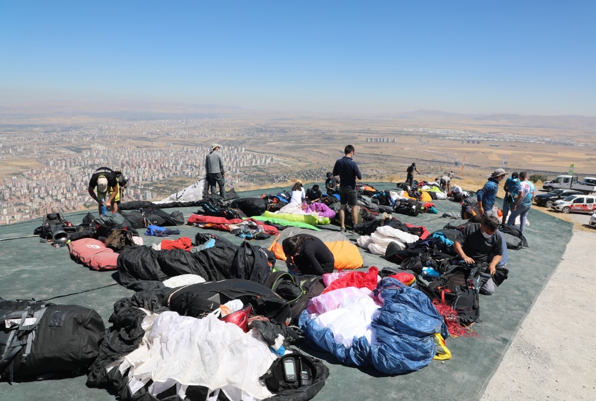 Türkiye Yamaç Paraşütü Ali Dağı Mesafe Yarışması başladı