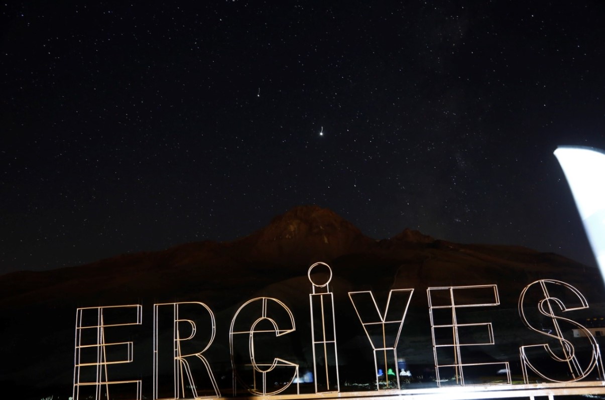 Kayserililer meteor yağmurunu Erciyes’te izledi