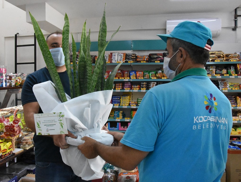 Kocasinan’da yeni açılan iş yerlerine ‘Hayırlı olsun’ çiçeği