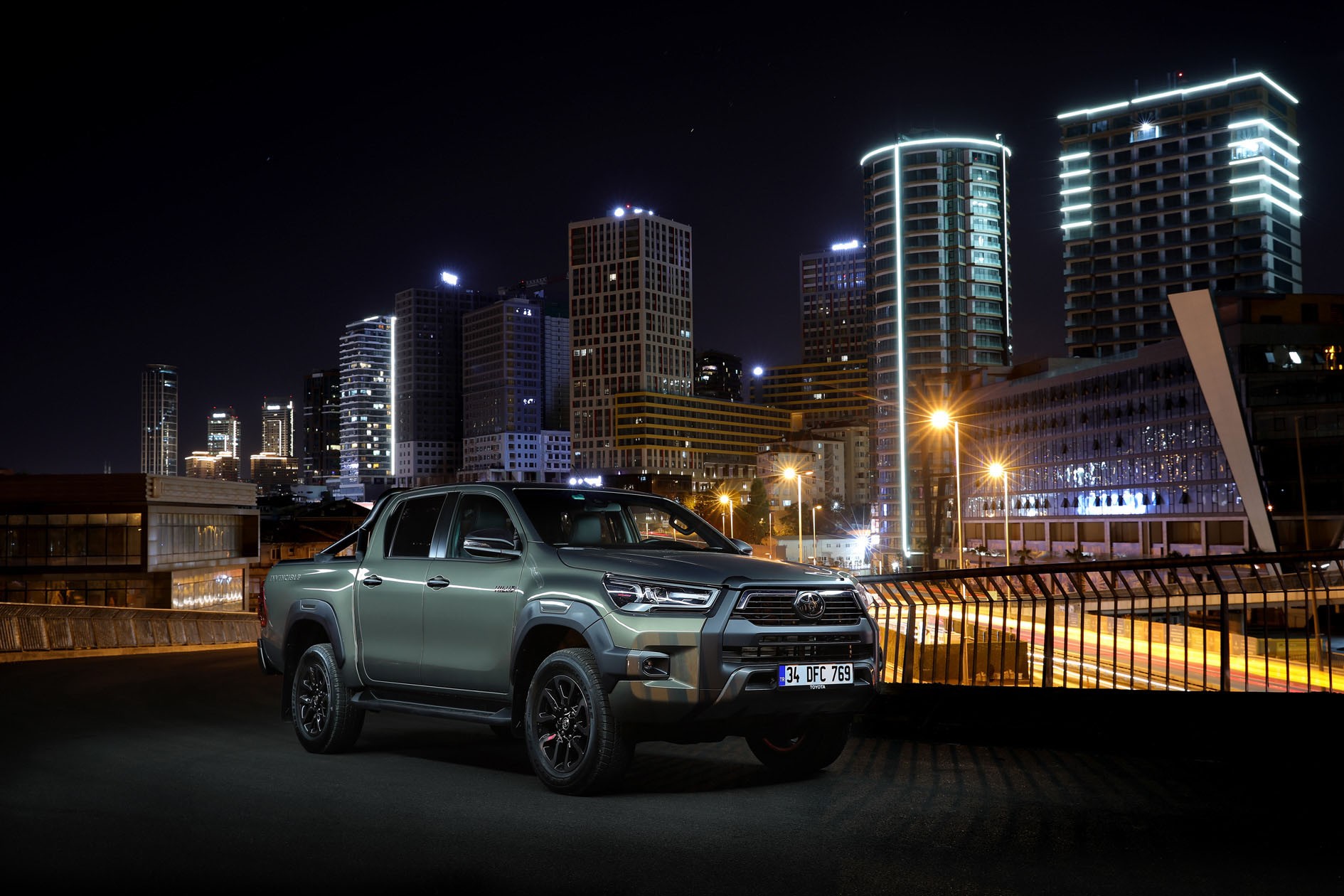 Yenilenen Toyota Hilux Toyota Plaza Aksoy’da Satışa Sunuldu