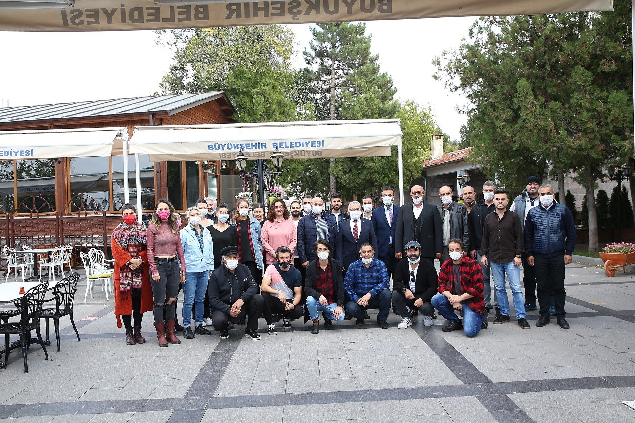 Başkan Büyükkılıç Bursa Devlet Tiyatrosu sanatçıları ile bir araya geldi