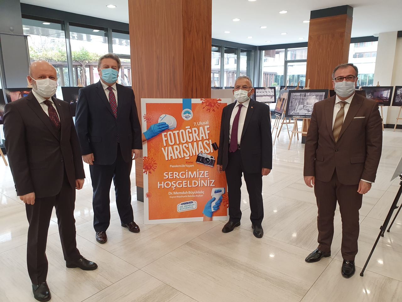 Başkanlar ‘Pandemi ile Yaşam’ konuşu sergiyi gezdi