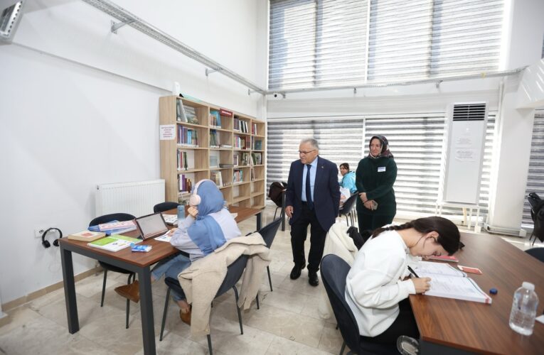 Başkan Büyükkılıç Erkilet Kütüphanesi’nde Gençlerle Buluştu