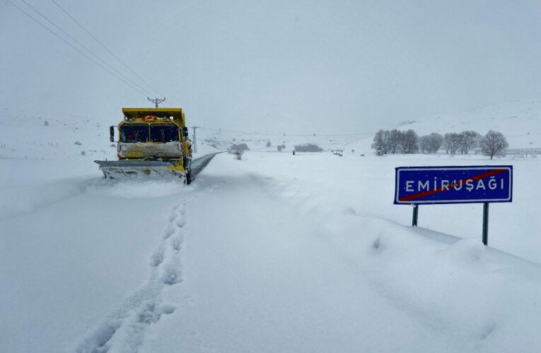 Karla Mücadelede Kırsal 203 Mahalle Yolu Ulaşıma Açıldı