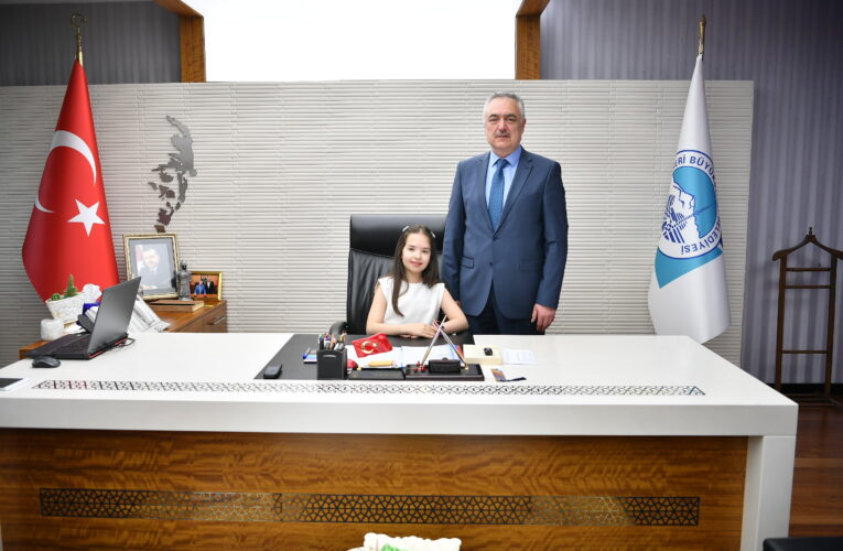 Minik Öğrenci Okyanus, Başkanlık Koltuğuna Oturdu
