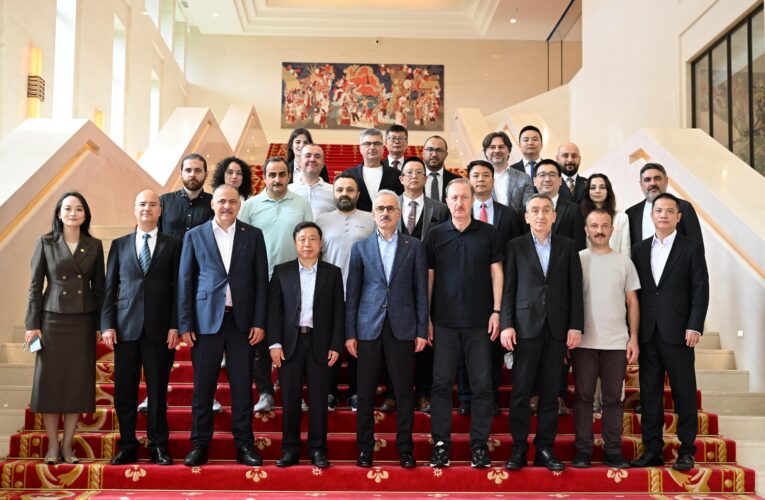 Bakan Uraloğlu, Teknoloji Devleriyle Bir Araya Geldi