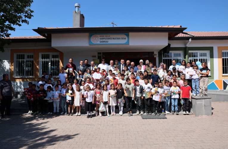 Başkan Özdoğan, Öğrencilere Karnelerini Verdi