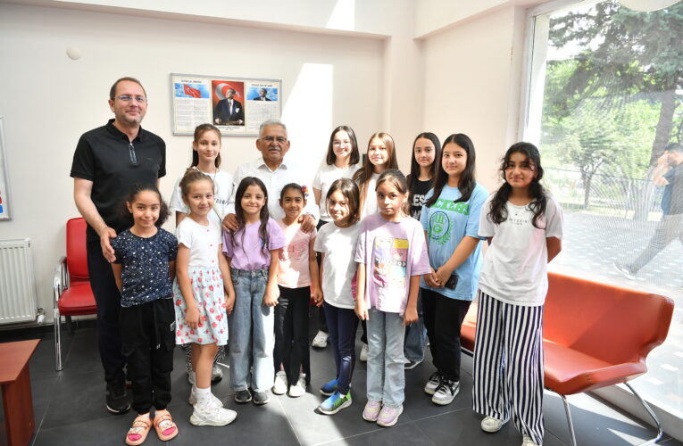 Başkan Büyükkılıç’tan KAYMEK Kursiyerlerine Nasihat: “Ya Öğrenen Ol, Ya Öğreten”