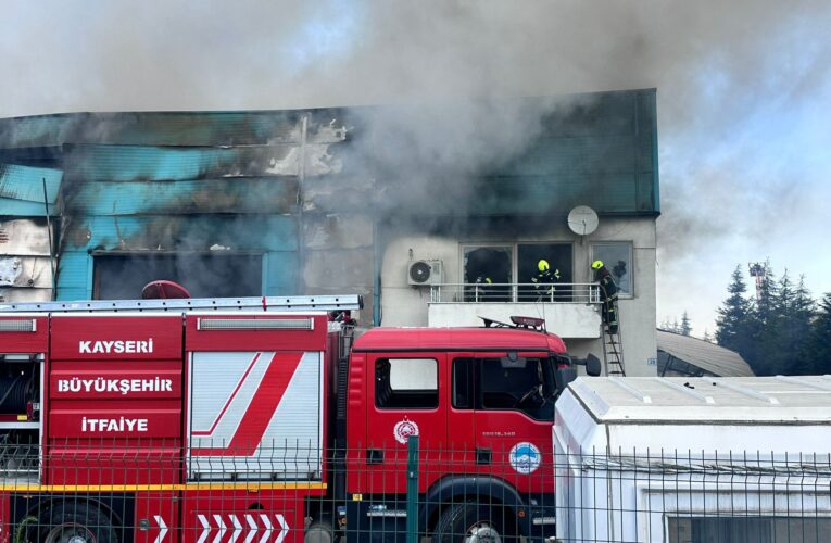 Büyükşehir İtfaiyesi, OSB’deki Yangına Zamanında Ve Kontrollü Müdahale Etti