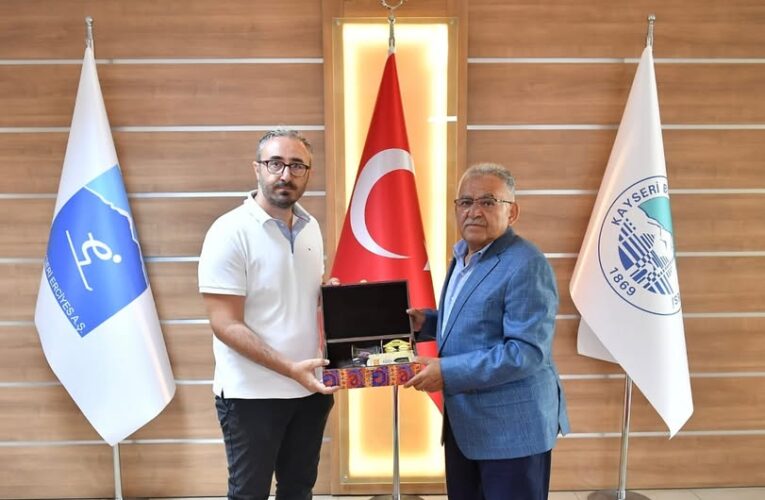 ERCİYES’İN TÜRK DÜNYASI ÜYELİĞİ, BAŞKAN BÜYÜKKILIÇ’A TAKDİM EDİLDİ
